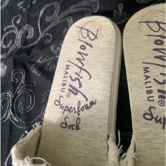 Blowfish distressed look slides- 6.5 ladies ✅ - Picture 4 of 6